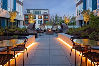 Stunning courtyard w/fire pit